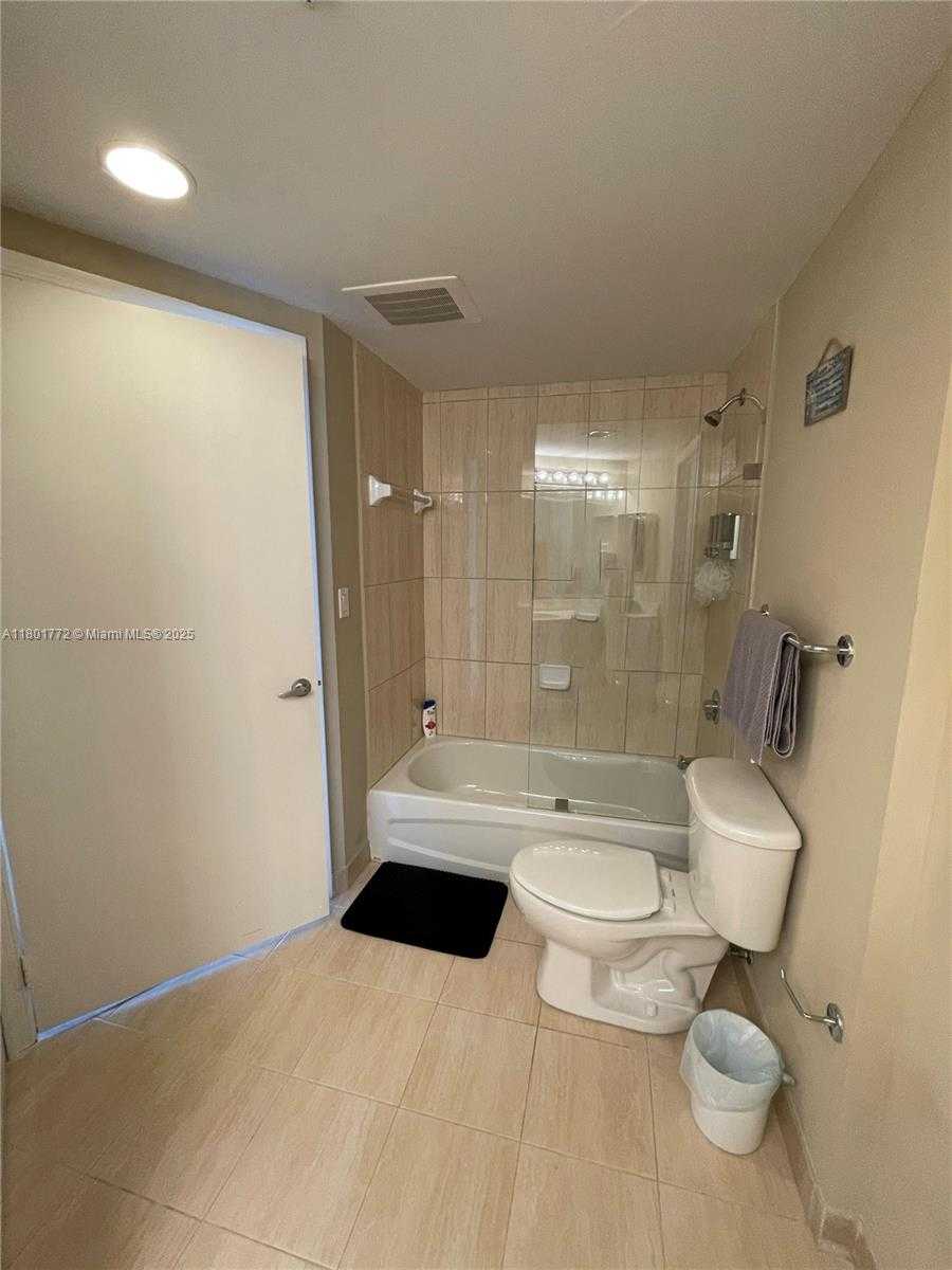 Small Image of 1750 NORTH BAYSHORE DR #2802, Miami Number 19