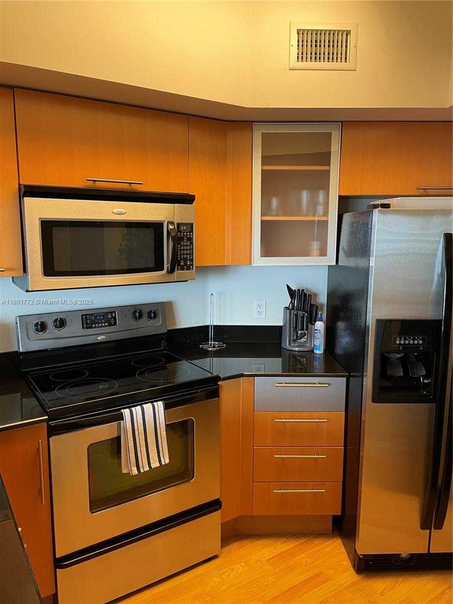 Small Image of 1750 NORTH BAYSHORE DR #2802, Miami Number 4