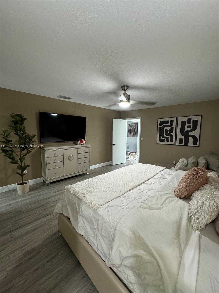 Small Image of 6504 NORTH PACKWOOD AVE #6504, Tampa Number 11