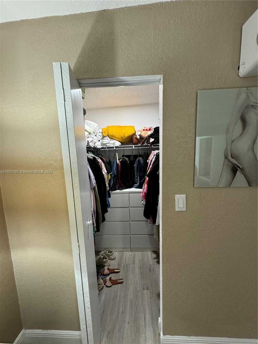 Small Image of 6504 NORTH PACKWOOD AVE #6504, Tampa Number 12