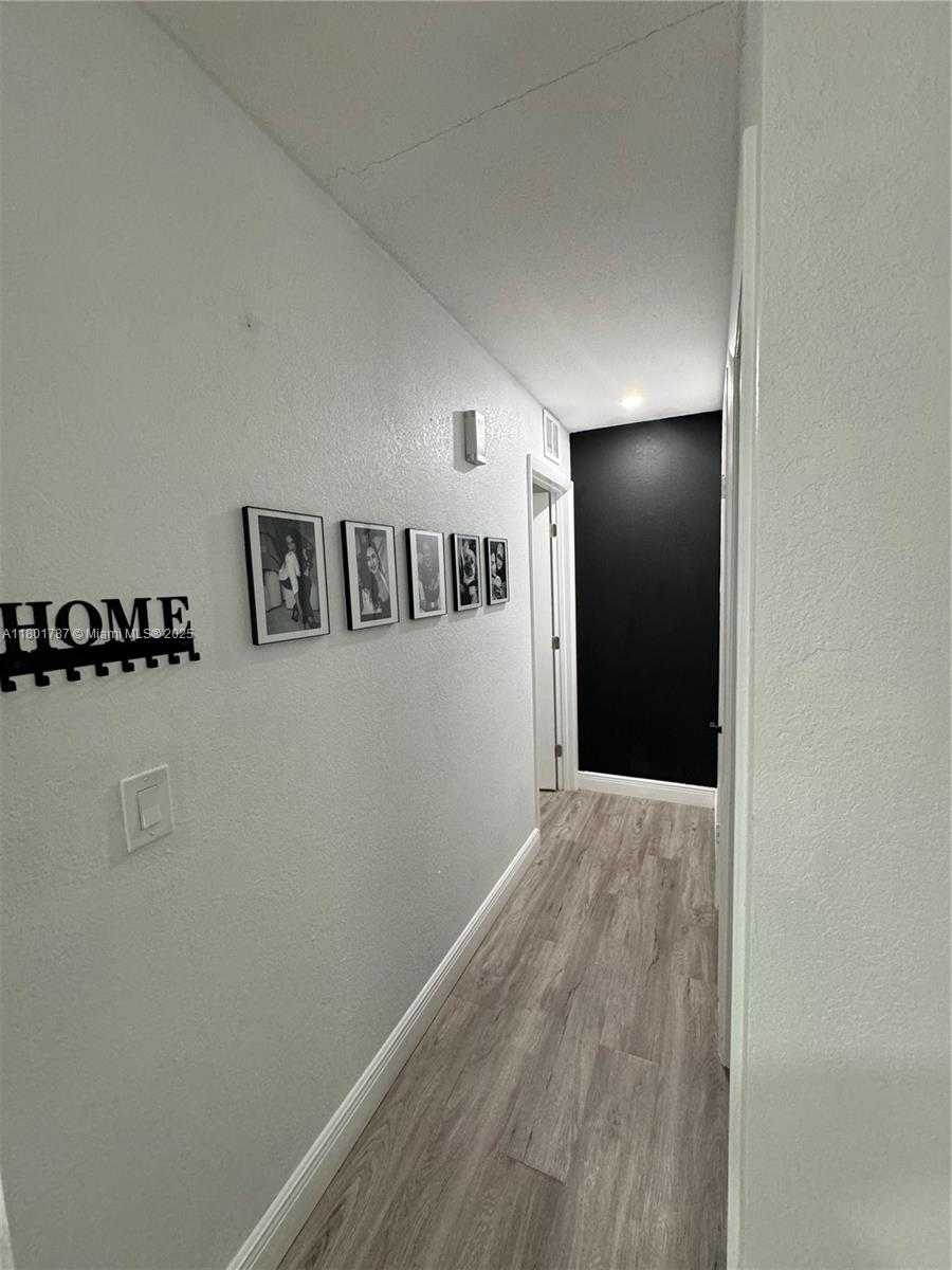 Small Image of 6504 NORTH PACKWOOD AVE #6504, Tampa Number 13