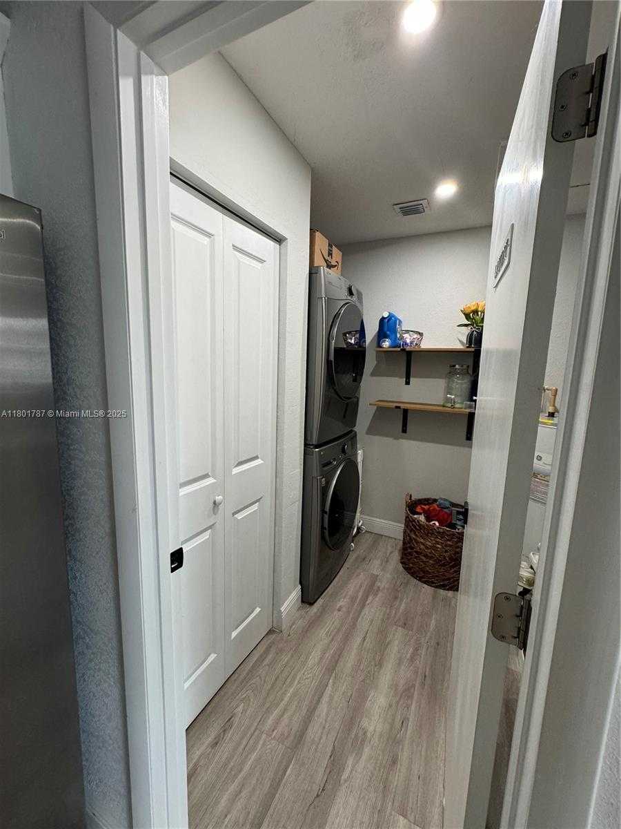 Small Image of 6504 NORTH PACKWOOD AVE #6504, Tampa Number 4