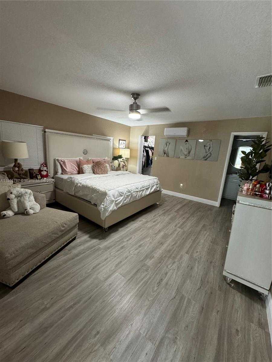 Small Image of 6504 NORTH PACKWOOD AVE #6504, Tampa Number 7