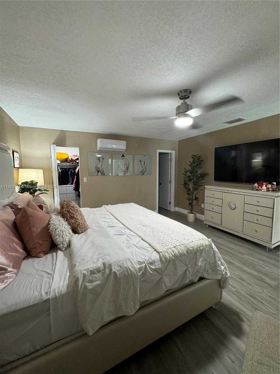 Small Image of 6504 NORTH PACKWOOD AVE #6504, Tampa Number 8