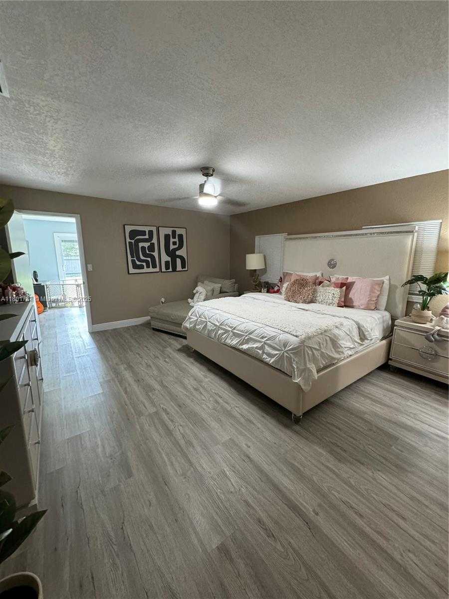 Small Image of 6504 NORTH PACKWOOD AVE #6504, Tampa Number 9