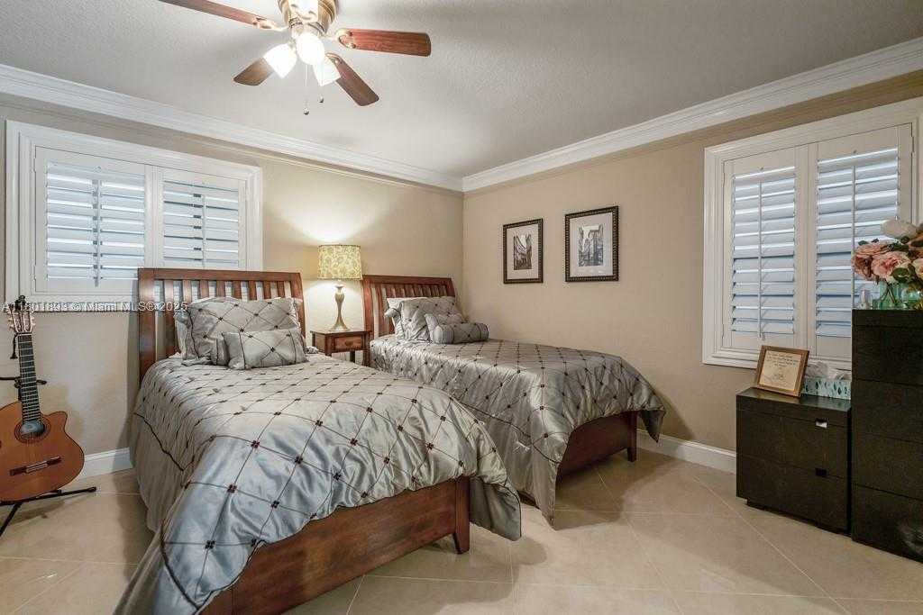 Small Image of 3270 SOUTH TERRA MAR DR, Lauderdale By The Sea Number 14
