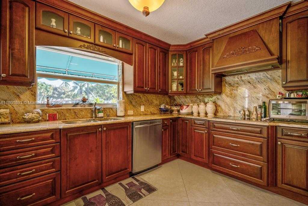 Small Image of 3270 SOUTH TERRA MAR DR, Lauderdale By The Sea Number 9