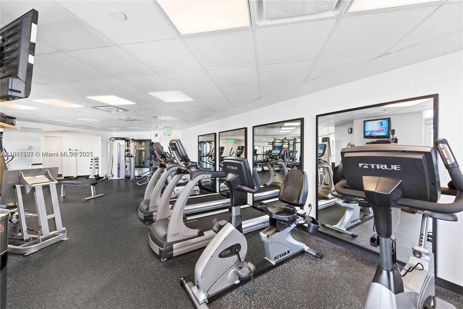 Small Image of 1 CENTURY LN #310, Miami Beach Number 12
