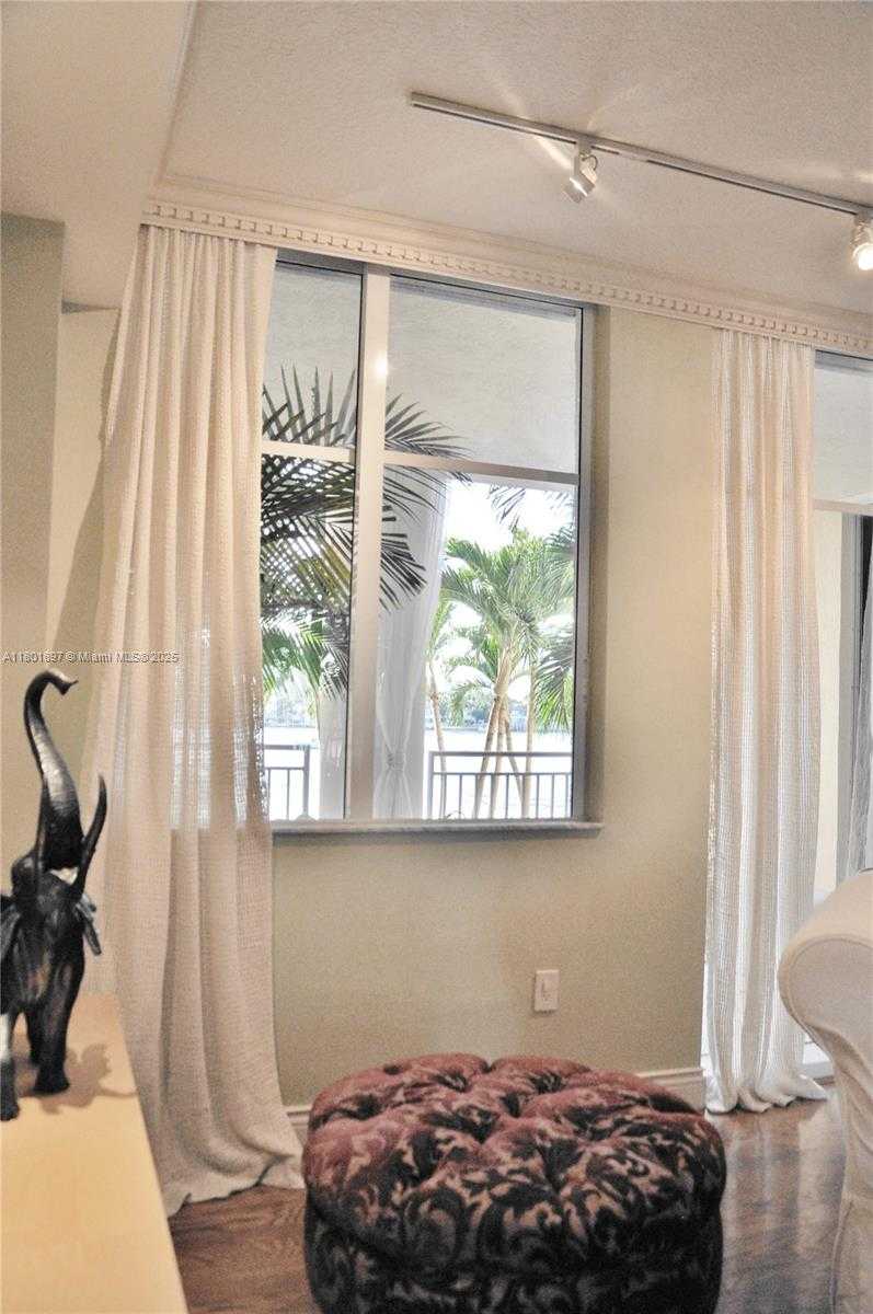 Small Image of 1 CENTURY LN #310, Miami Beach Number 22