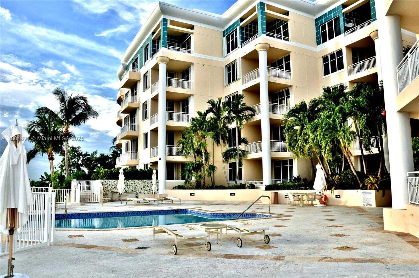Small Image of 1 CENTURY LN #310, Miami Beach Number 3
