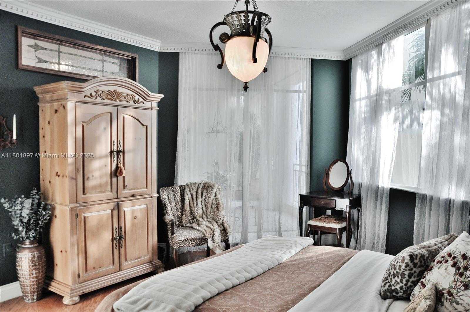 Small Image of 1 CENTURY LN #310, Miami Beach Number 31