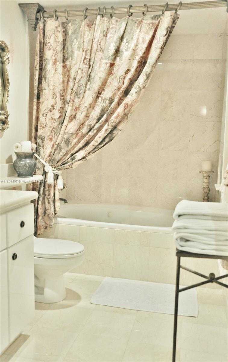 Small Image of 1 CENTURY LN #310, Miami Beach Number 38