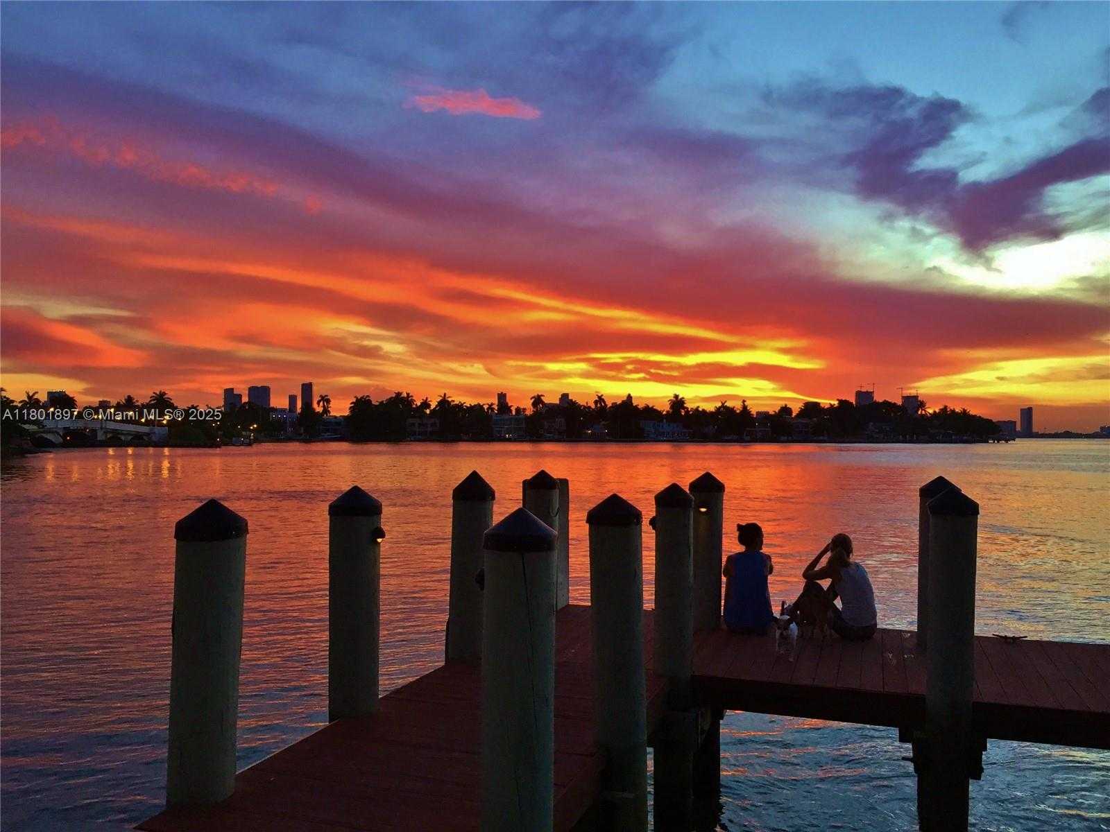Small Image of 1 CENTURY LN #310, Miami Beach Number 8