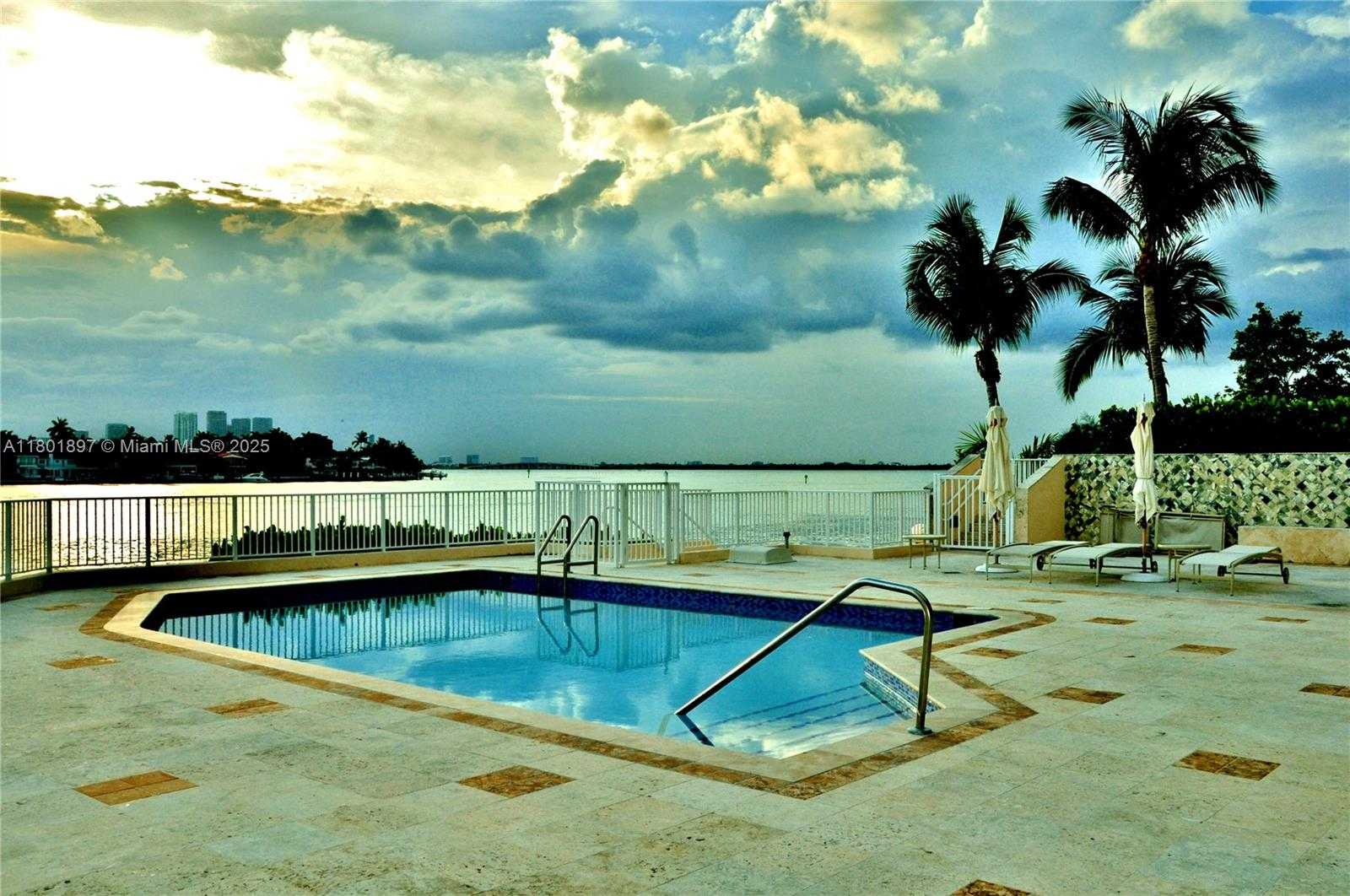 Small Image of 1 CENTURY LN #310, Miami Beach Number 9