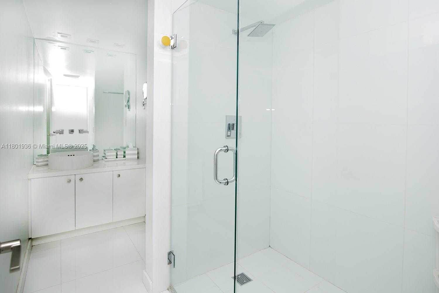 Small Image of 2555 COLLINS AVE #1114, Miami Beach Number 11