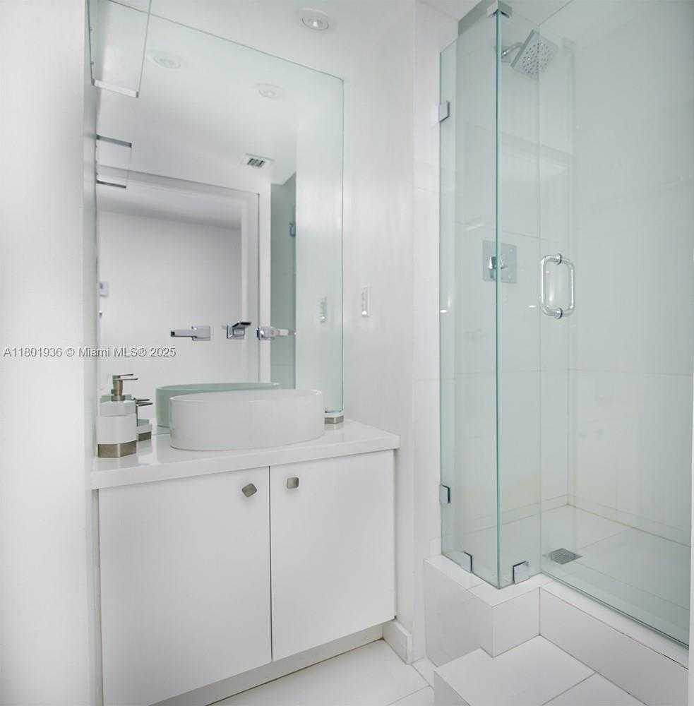Small Image of 2555 COLLINS AVE #1114, Miami Beach Number 12