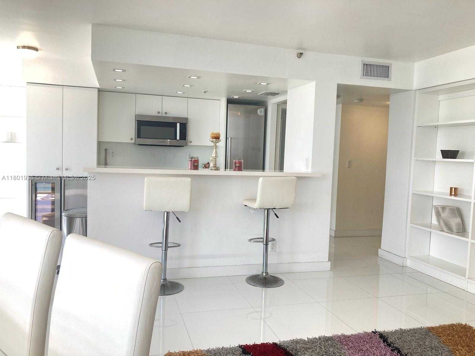 Small Image of 2555 COLLINS AVE #1114, Miami Beach Number 5
