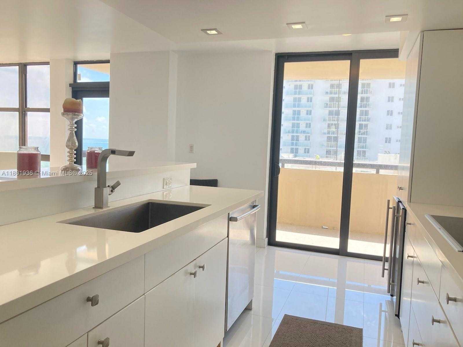 Small Image of 2555 COLLINS AVE #1114, Miami Beach Number 7