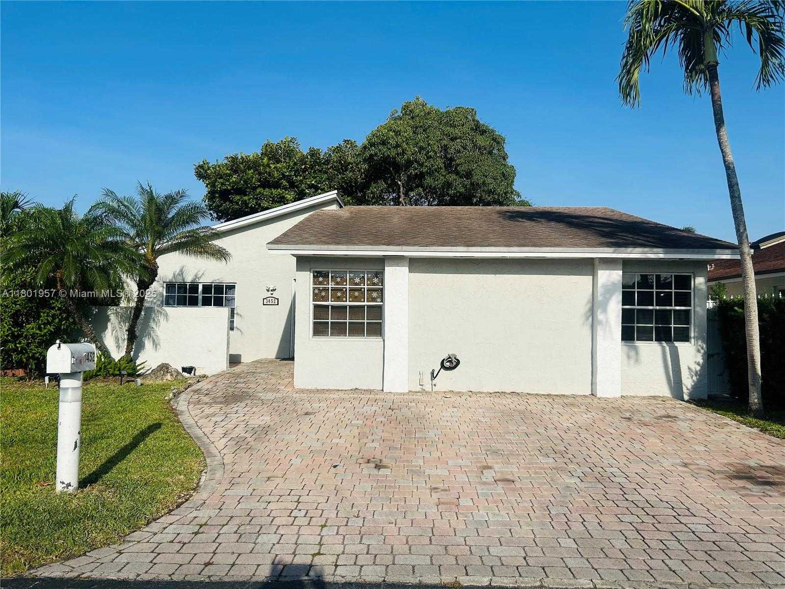 Small Image of 3452 SOUTH WEST 113TH CT, Miami Number 2