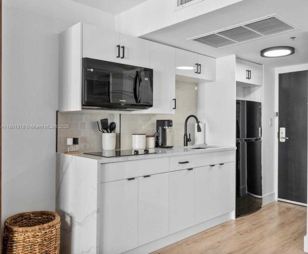 Small Image of 19201 COLLINS AVE #1121, Sunny Isles Beach Number 2