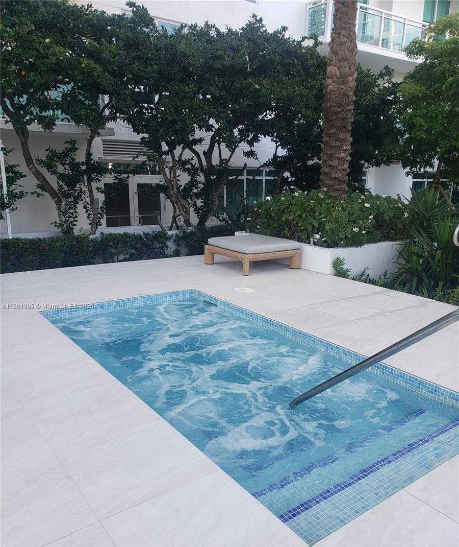 Small Image of 950 BRICKELL BAY DR #3010, Miami Number 11