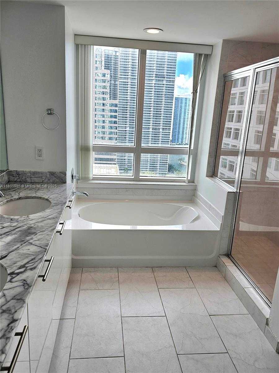 Small Image of 950 BRICKELL BAY DR #3010, Miami Number 15
