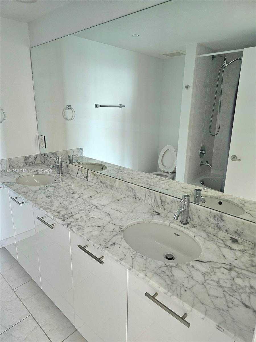 Small Image of 950 BRICKELL BAY DR #3010, Miami Number 16