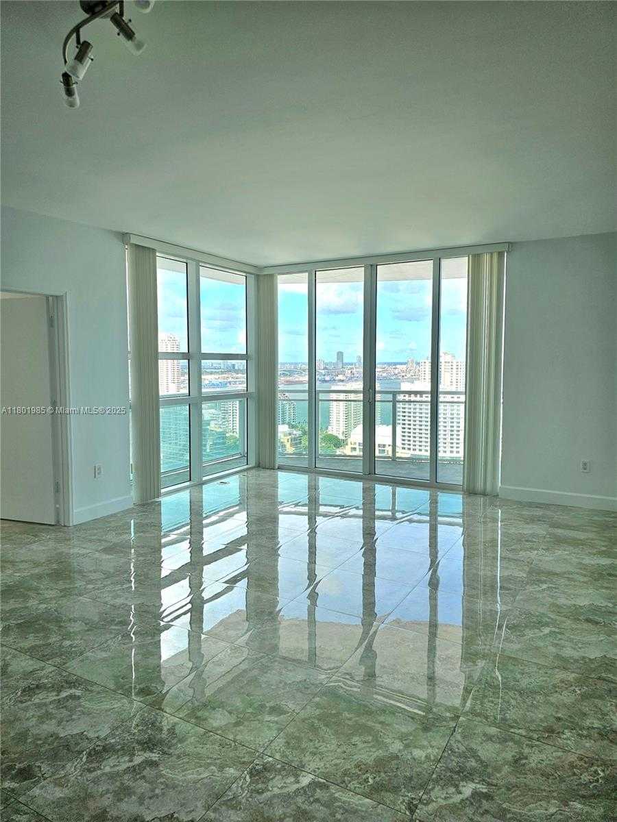 Small Image of 950 BRICKELL BAY DR #3010, Miami Number 18