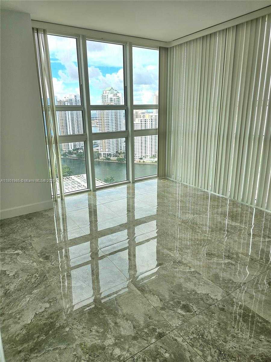 Small Image of 950 BRICKELL BAY DR #3010, Miami Number 19