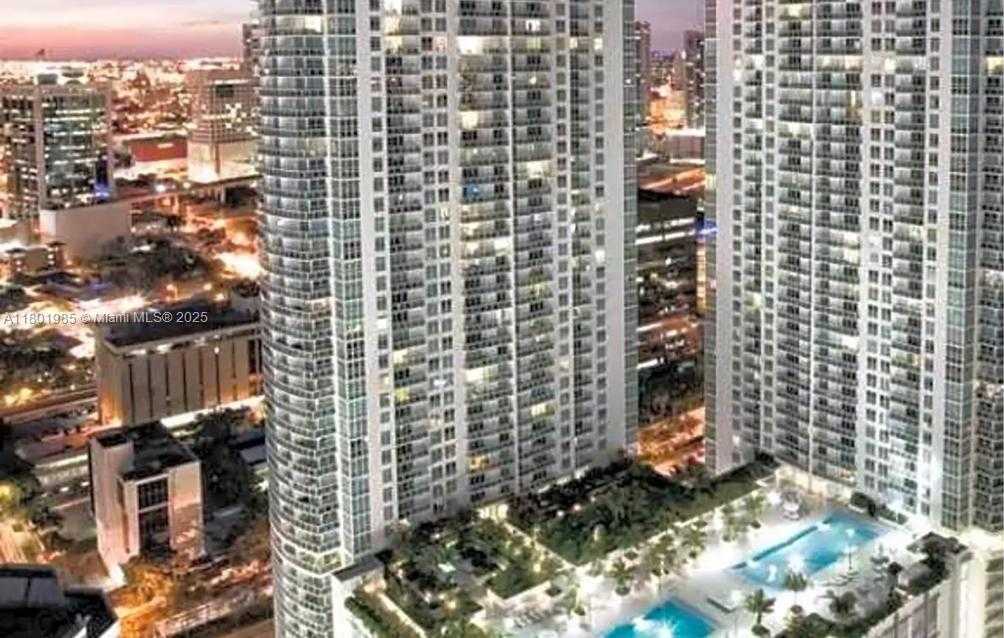 Small Image of 950 BRICKELL BAY DR #3010, Miami Number 2