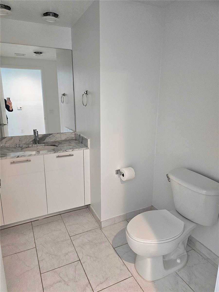 Small Image of 950 BRICKELL BAY DR #3010, Miami Number 22