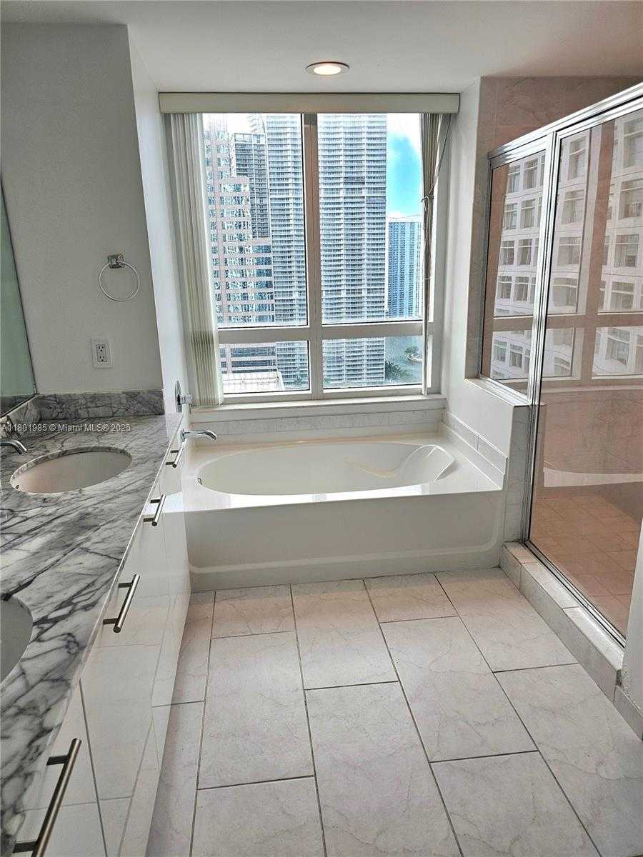 Small Image of 950 BRICKELL BAY DR #3010, Miami Number 23
