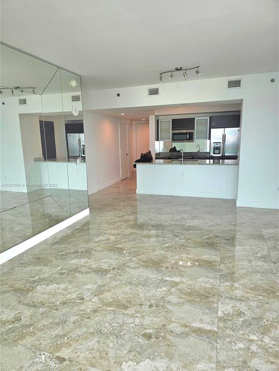 Small Image of 950 BRICKELL BAY DR #3010, Miami Number 27