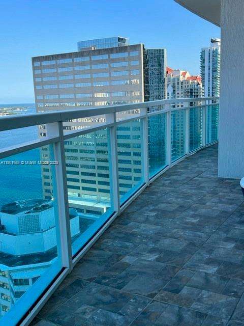 Small Image of 950 BRICKELL BAY DR #3010, Miami Number 5