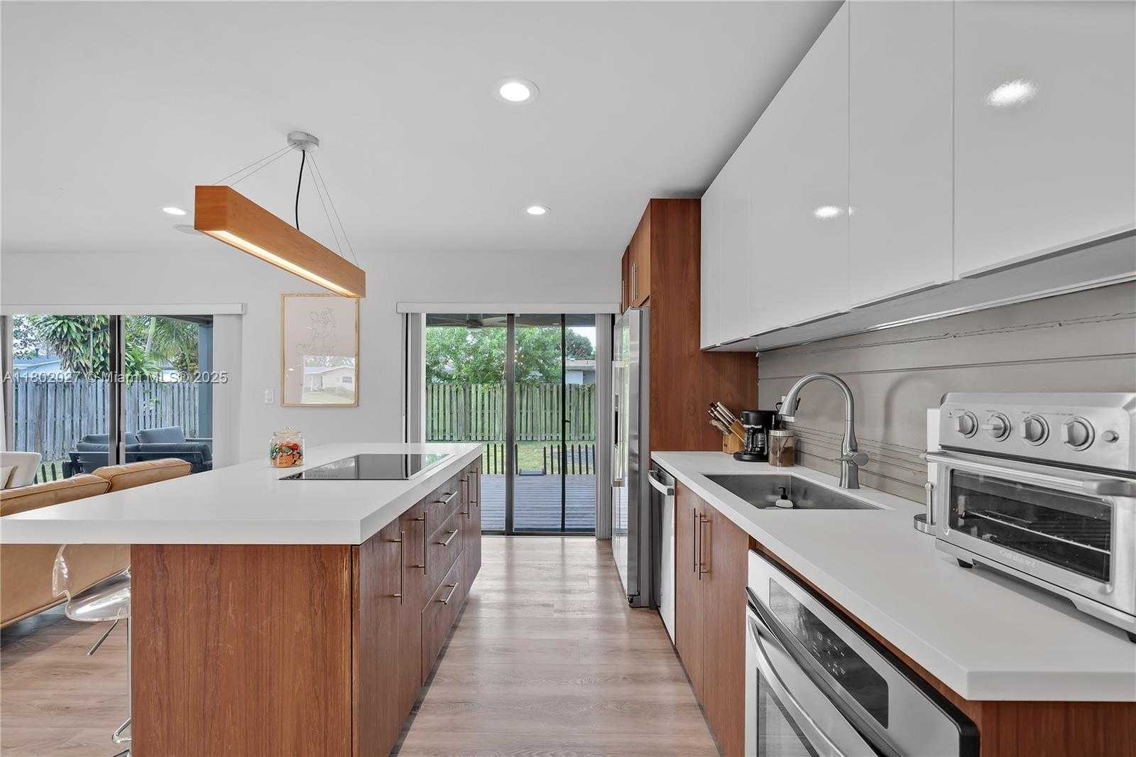 Small Image of 8610 NORTH WEST 25TH ST, Sunrise Number 6