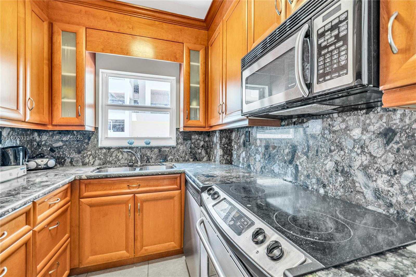 Small Image of 4747 COLLINS AVE #103, Miami Beach Number 10