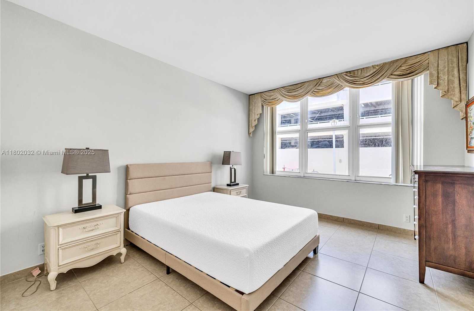 Small Image of 4747 COLLINS AVE #103, Miami Beach Number 12