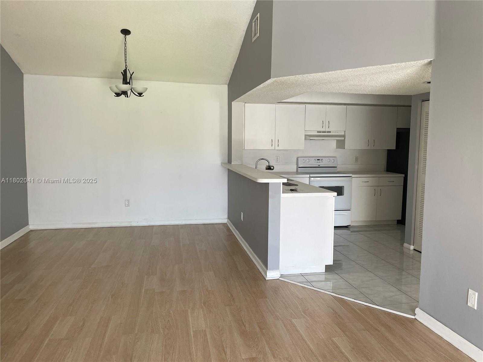 Small Image of 18890 NORTH WEST 57TH AVE #305, Hialeah Number 4