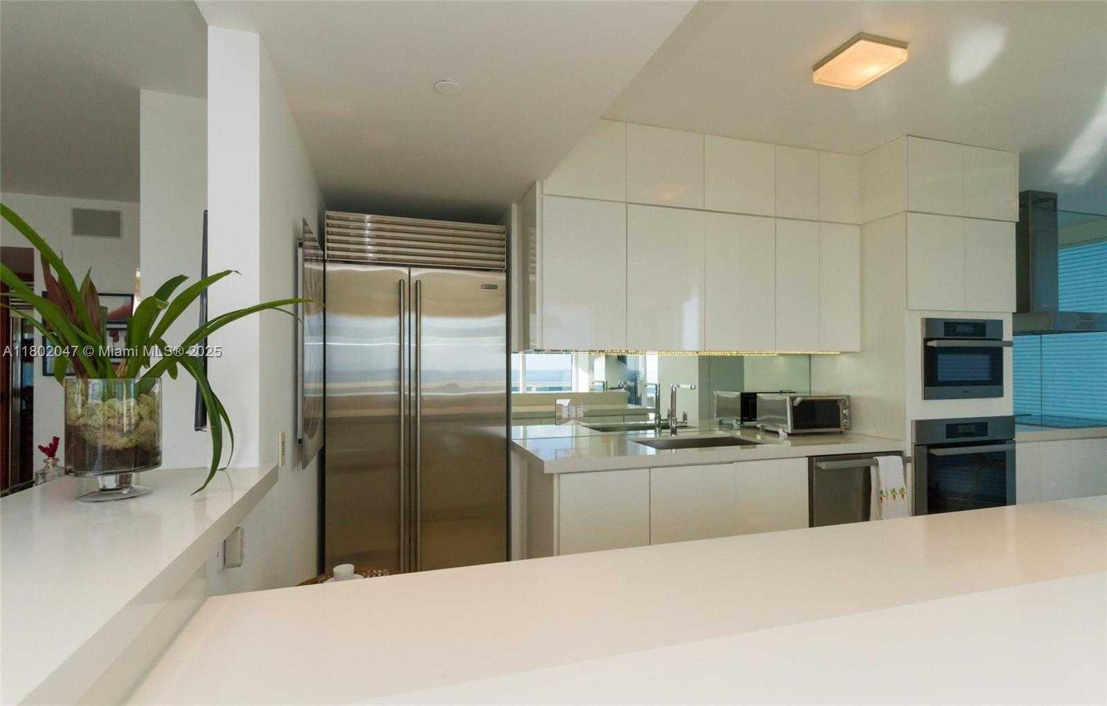 Small Image of 4775 COLLINS AVE #3203, Miami Beach Number 16