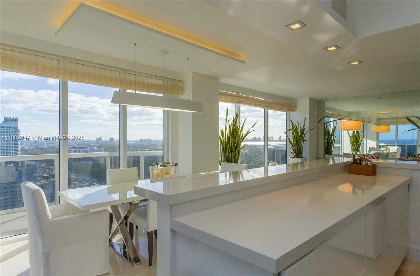 Small Image of 4775 COLLINS AVE #3203, Miami Beach Number 17