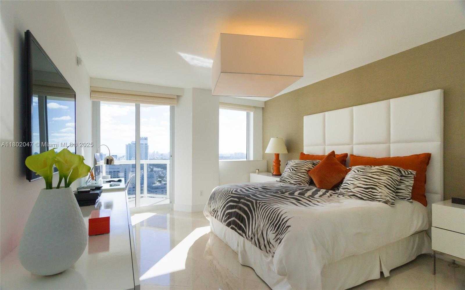 Small Image of 4775 COLLINS AVE #3203, Miami Beach Number 21