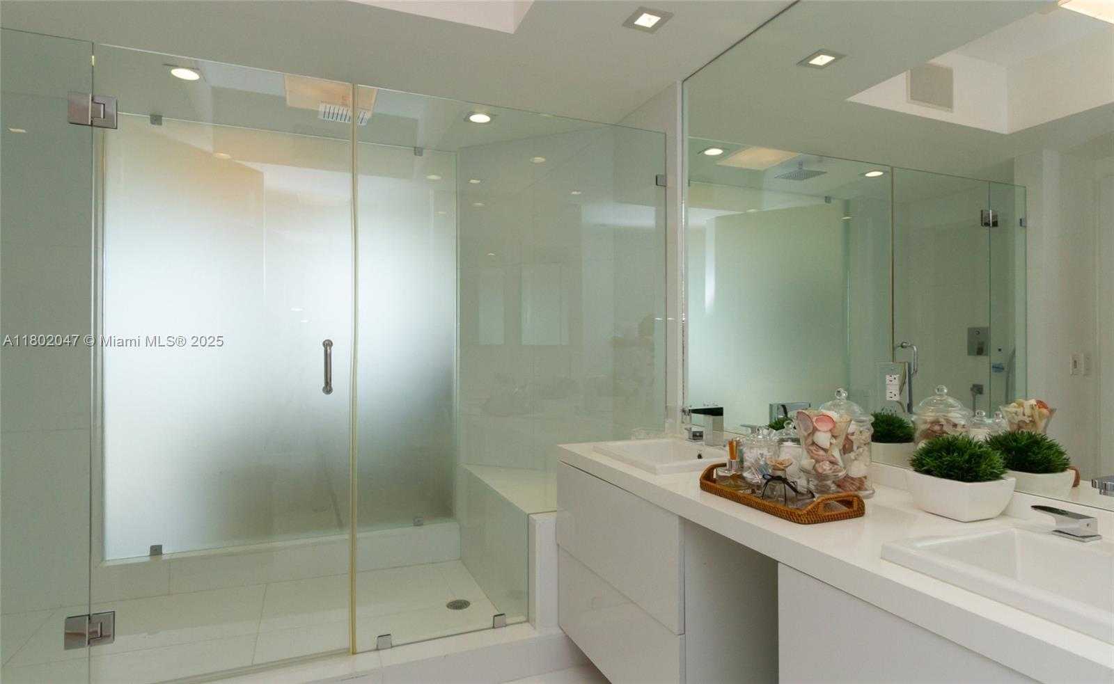 Small Image of 4775 COLLINS AVE #3203, Miami Beach Number 27