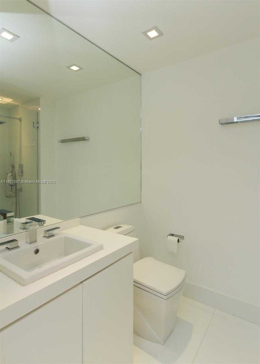 Small Image of 4775 COLLINS AVE #3203, Miami Beach Number 28