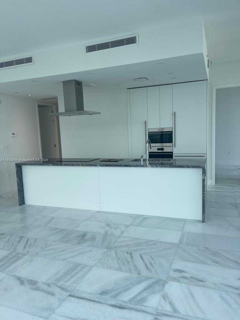 Small Image of 700 #3506, Miami Number 8