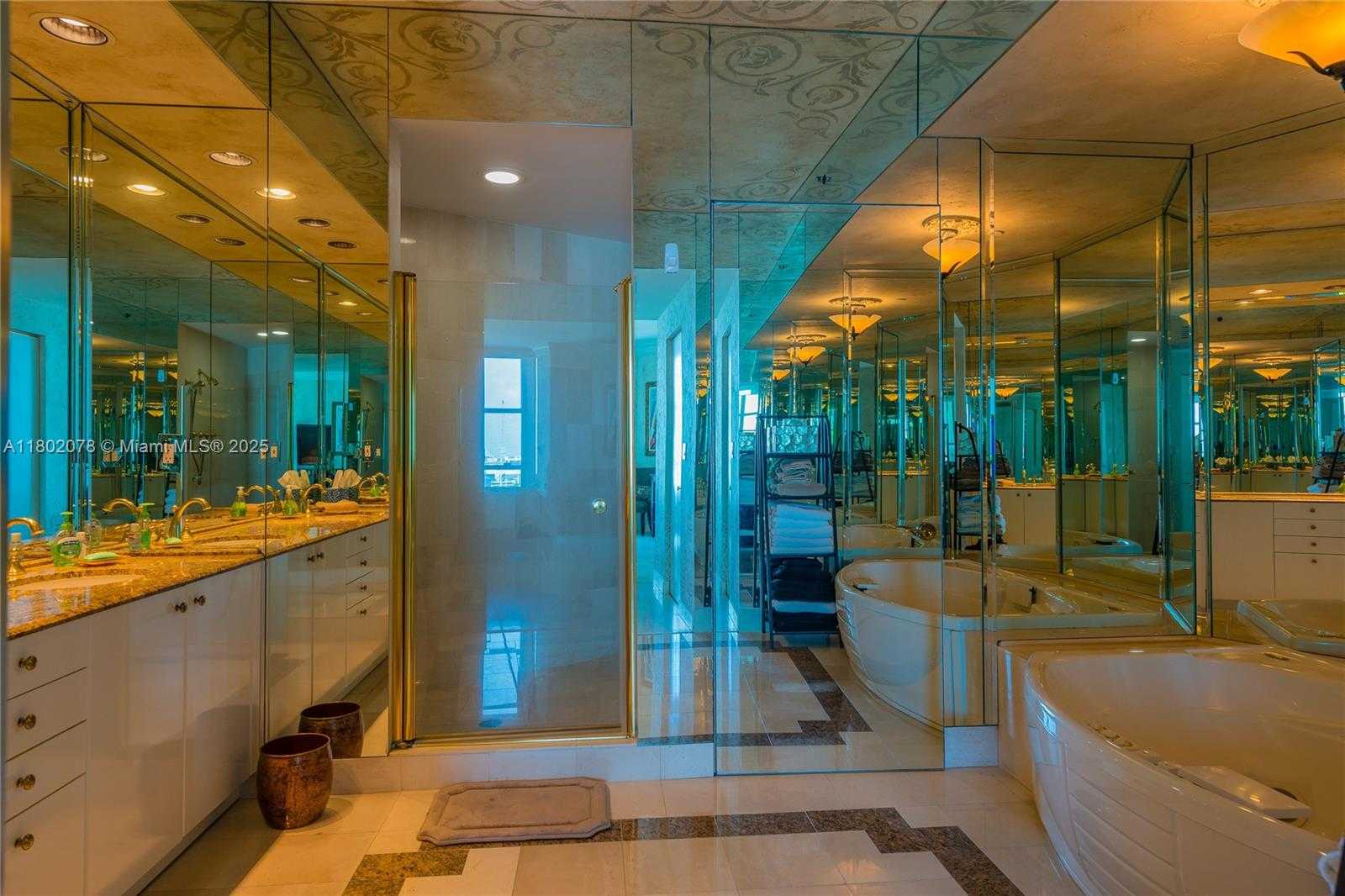 Small Image of 300 SOUTH POINTE DR #1504, Miami Beach Number 10