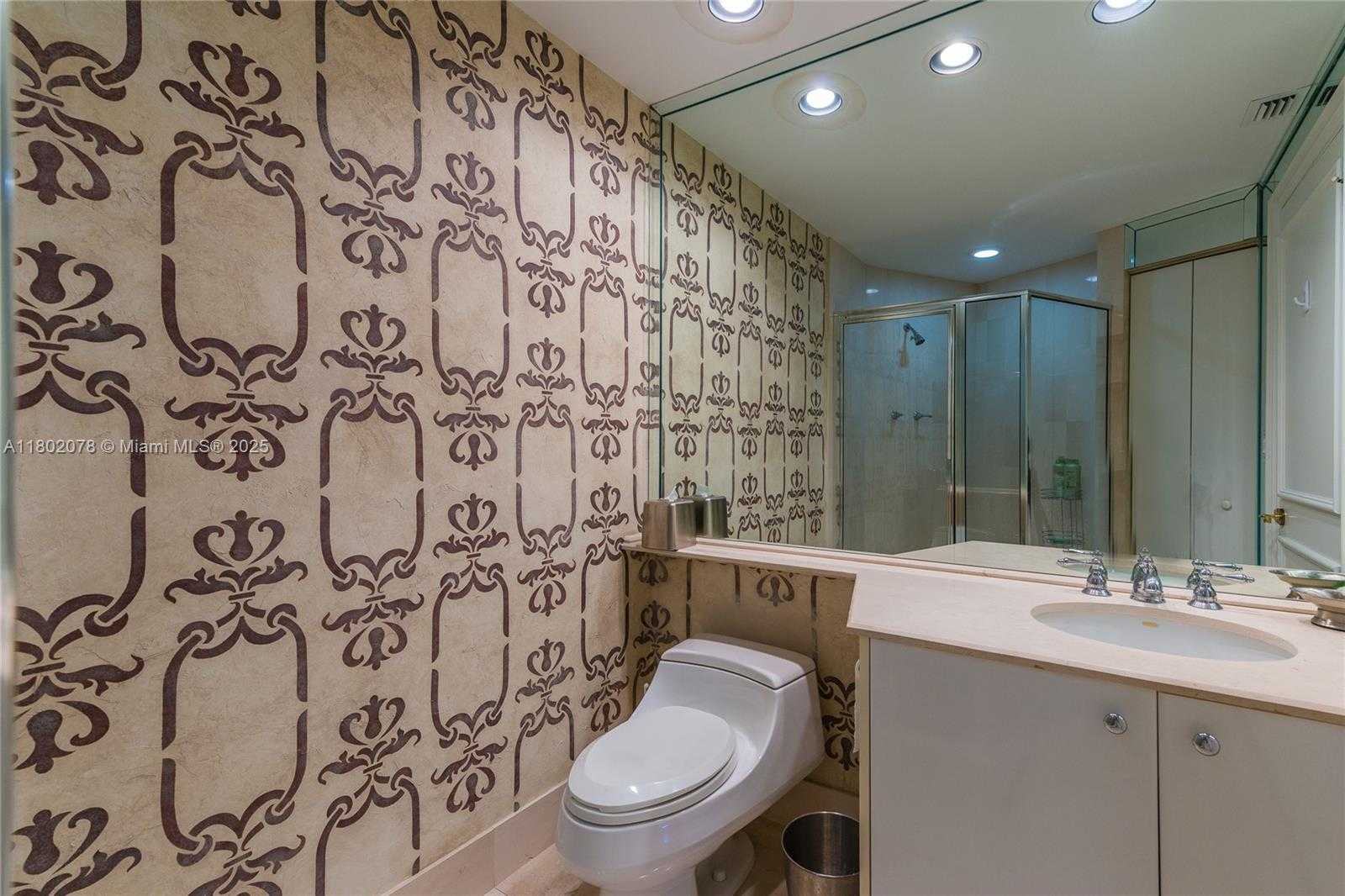 Small Image of 300 SOUTH POINTE DR #1504, Miami Beach Number 13