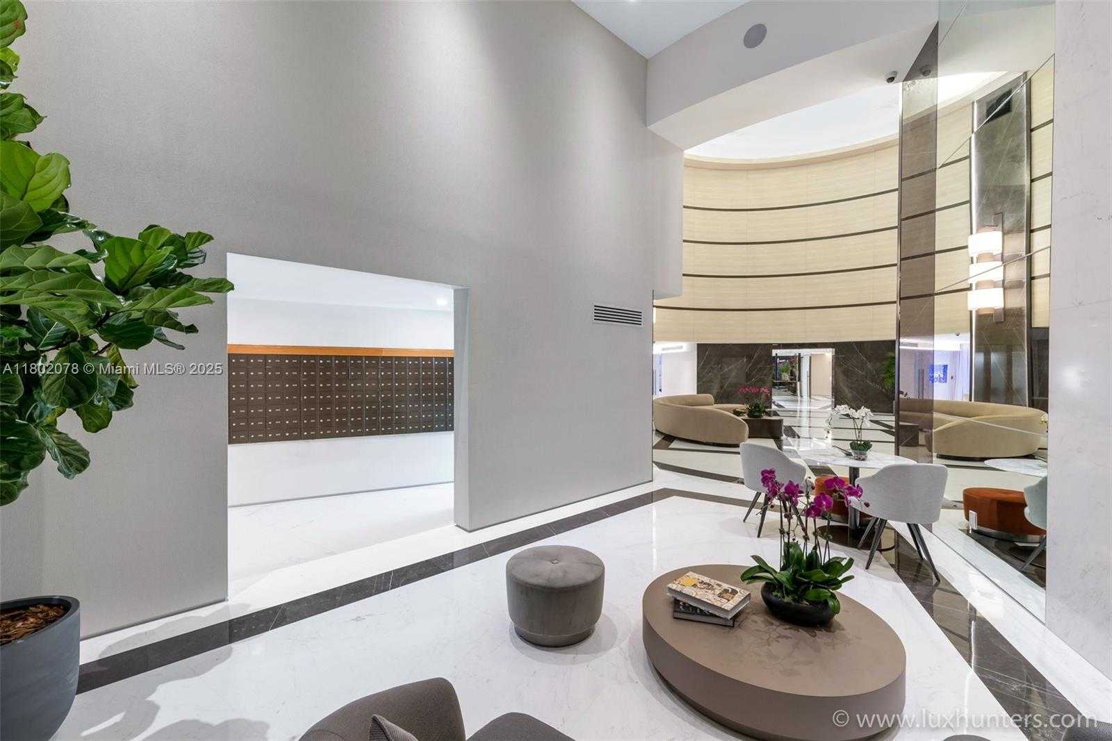 Small Image of 300 SOUTH POINTE DR #1504, Miami Beach Number 17