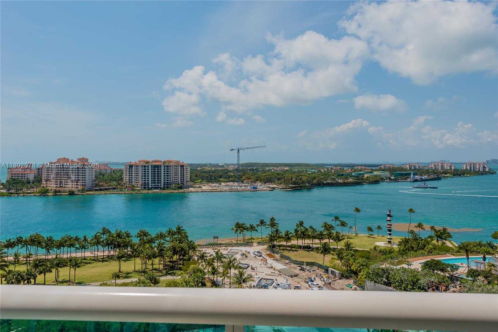 Small Image of 300 SOUTH POINTE DR #1504, Miami Beach Number 2