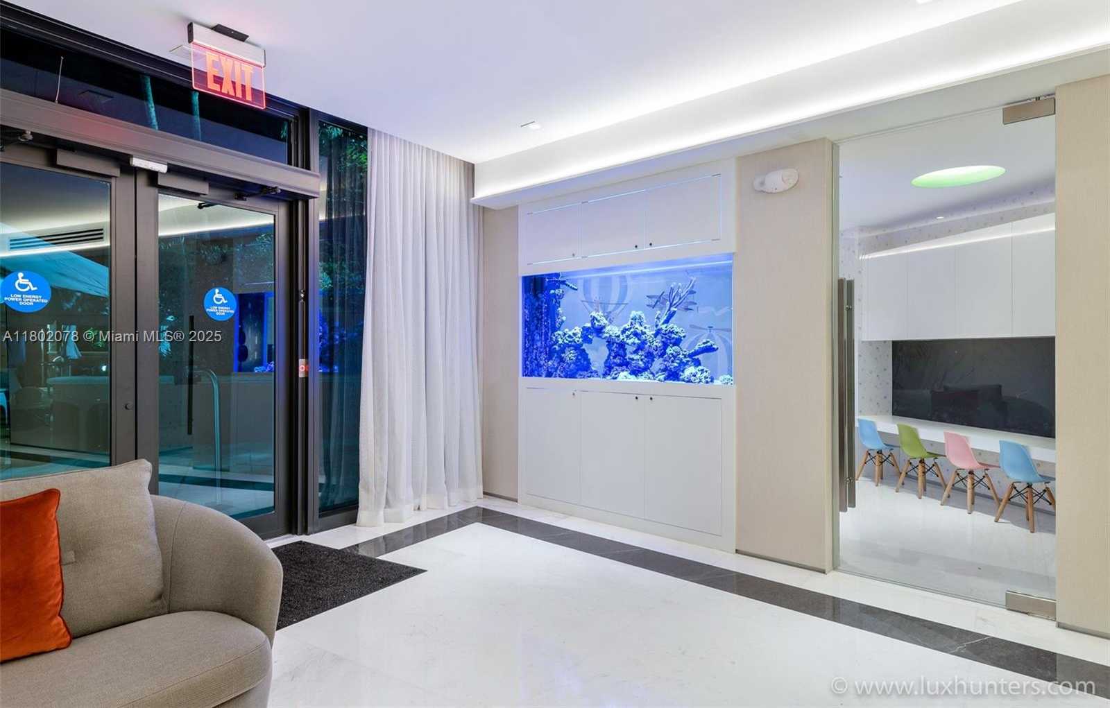 Small Image of 300 SOUTH POINTE DR #1504, Miami Beach Number 21