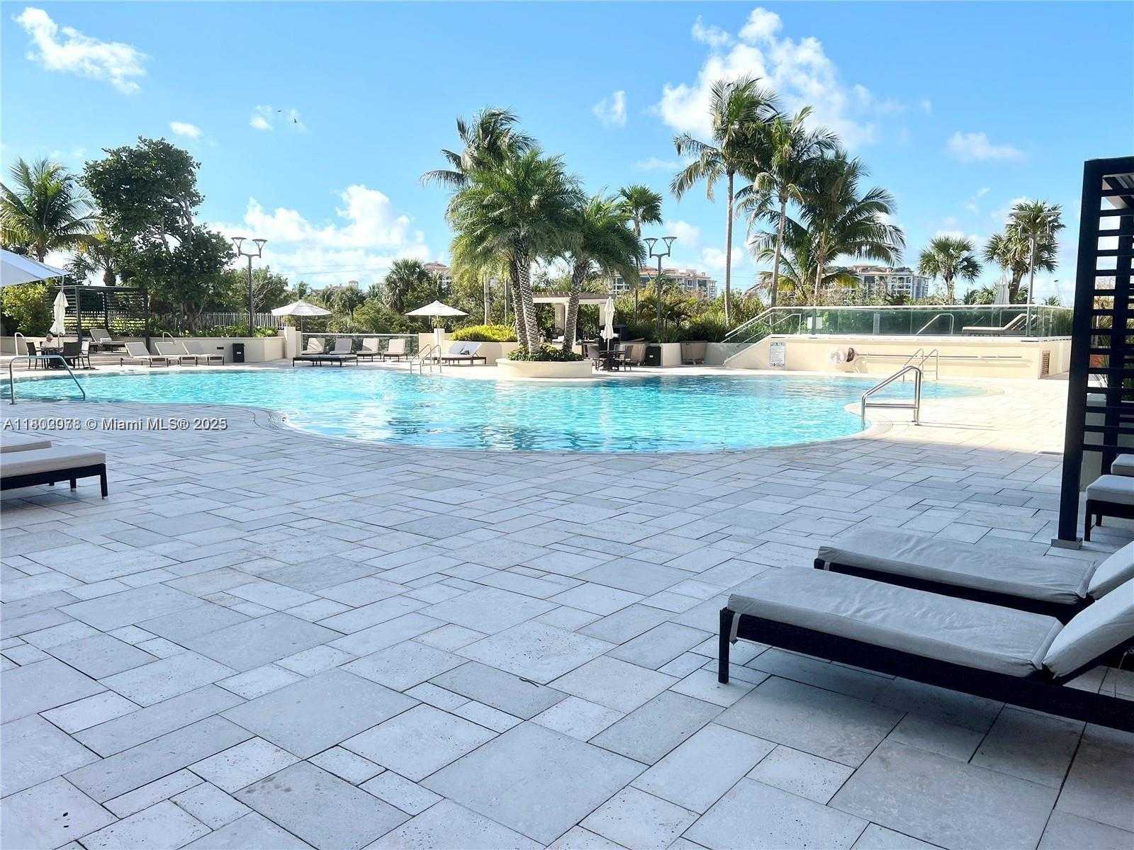 Small Image of 300 SOUTH POINTE DR #1504, Miami Beach Number 22
